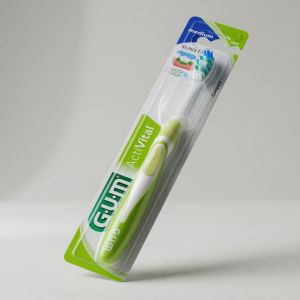 GUM ACTIVITAL BROSSE A DENTS Brosse à dents à tête compacte, avec capuchon de protection, médium (ref. 583), unité