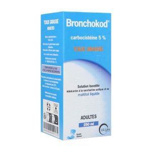 BRONCHOKOD ADULTE Solution buvable édulcorée à la saccharine sodique et au maltitol liquide 5 %, boîte 1 flacon 250 ml avec godet doseur 15 ml